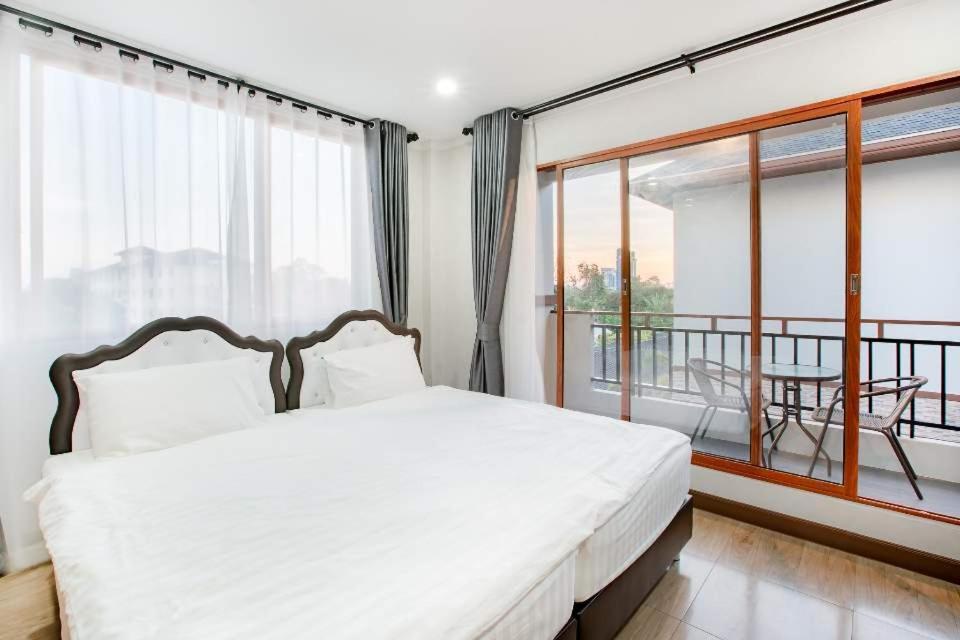 Manhattan Pool Villa Pattaya
