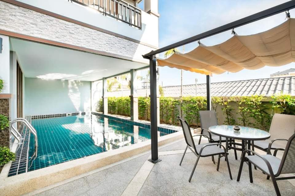 Manhattan Pool * Pattaya